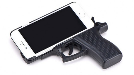 Gun_Shaped_iPhone_Cases.55952b6242c14